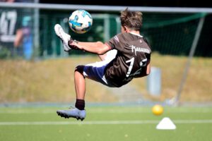 Die Welt eines Fußballprofis kennenlernen – Die FC St. Pauli-Rabauken zu Gast bei der JSG Hachen / Langscheid-Enkhausen